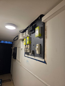 Photo de galerie - Dépose coffret électrique avant intervention Enedis