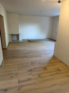 Photo de galerie - Réalisation de la pose d’un parquet coller sur support béton