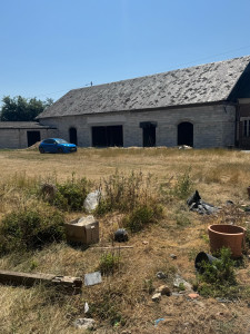 Photo de galerie - Nous avons transformé un ancien hangar en salle de mariage.