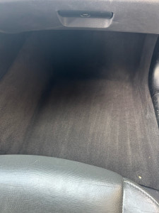 Photo de galerie - BMW coter passager, décontamination sous tapis