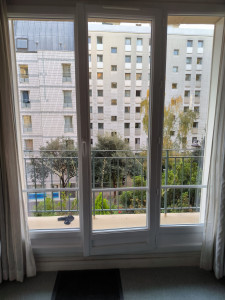 Photo de galerie - Vitre de 3 fenêtres  2m50x de hauteur x1,80 m de largeur lavage externe interne .
la dame a bien eu la gentillesse de m'autoriser à prendre les photos du résultat 

