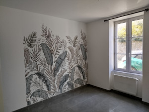 Photo de galerie - Pose d'une tapisserie décoratif.