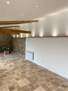 Photo de galerie - Peinture salle / pose de travertin / pose de spot encastrée 