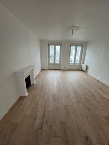 Photo de galerie - Résultats après travaux  rénovation d’un salon et pose de parquet