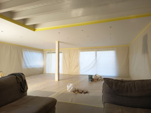 Photo de galerie - Camouflage,ratissage, ponçage d un plafond pour finition peinture satinée.