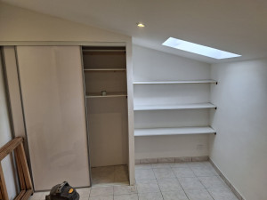 Photo de galerie - Réalisation de dresing en place et étagère 