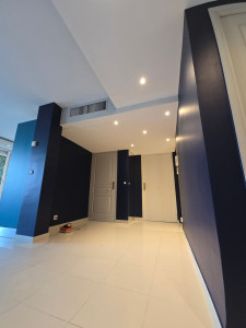 Photo de galerie - PEINTURE DÉCORATIVE/ CRÉATION DE FAUX PLAFOND AVEC SPOTS INTÉGRÉS 