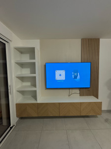 Photo de galerie - Décoration murale télé 