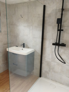 Photo de galerie - Pose  lavabo suspendu 