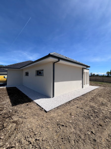 Photo de galerie - Création bande de propreté acier corten et gravier décoratif 