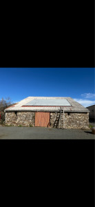 Photo de galerie - Nettoyage d’un fibro, suivi d’une remise en peinture, résine. (avant) 