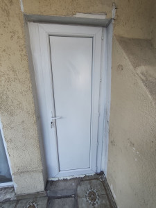 Photo de galerie - Fourniture et pose d'une porte PVC de service