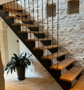 Photo de galerie - Escalier acier thermolaqué