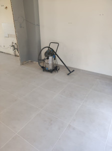 Photo de galerie - Salon_Carrelage+Plinthes