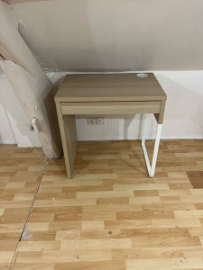 Photo de galerie - Petit bureau avec tiroir IKEA 