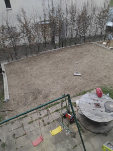 Photo de galerie - Chantier mur de soutènement re nivellement terre végétal plus semi gazon
