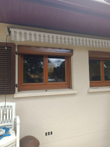 Photo de galerie - Installation de volet roulant couleur chêne doré 