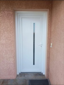 Photo de galerie - Pose d'une porte d'entrée en PVC 