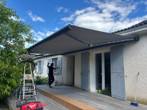Photo de galerie - Store brancher électriquement, essayage et réglage, fonctionnel 