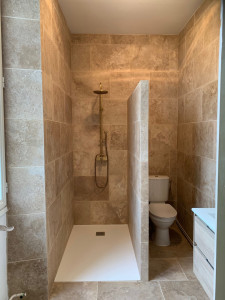 Photo de galerie - Rénovation salle de bain en travertin