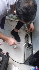 Photo de galerie - Je remplace les compresseurs frigo 