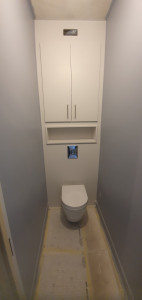 Photo de galerie - Wc suspendu meuble sur mesure toute hauteur