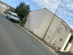 Photo de galerie - Mise en peinture, après nettoyage, avec un produit préventif et curatif et décapage moyenne  pression