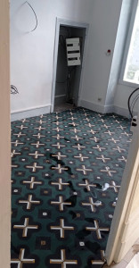 Photo de galerie - Chantier pose de carrelage cuisine 