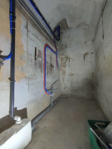 Photo de galerie - Création salle de bain avec installation du pompe de relevage
( photo pendant)