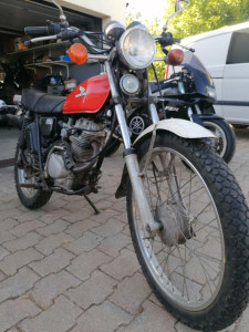 Photo de galerie -  Honda 125 XL, remise en route après une dizaine d'années sans rouler. Remise en état du carburateur avec nettoyage ultrason et remplacement des joints. Remplacement bougie et vidange moteur.