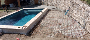 Photo de galerie - Réalisation d'une dalle au tour du piscine 