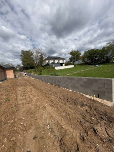 Photo de galerie - Muret en bloc coffrant 