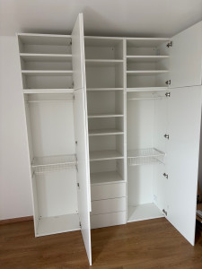 Photo de galerie - Montage d’un dressing IKEA