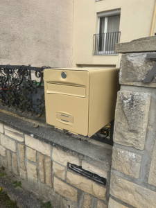 Photo de galerie - Fixe boîte lettre 