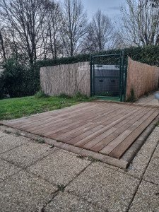 Photo de galerie - Terrasse + clôture autour d'une piscine