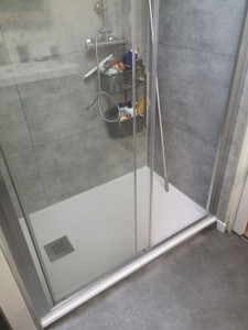 Photo de galerie - Dalle pvc sur du carrelage dans une douche 