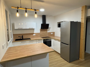 Photo de galerie - Montage cuisine complète (Meubles, plan de travail, équipements, électroménager)