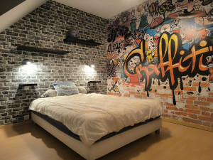 Photo de galerie - Rénovation de pièces, posé tapisserie, étagère, tablette, appliques, parquet 