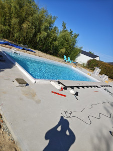 Photo de galerie - Terrassement y compris dalle béton armée et pose de dalle céramique sur plot