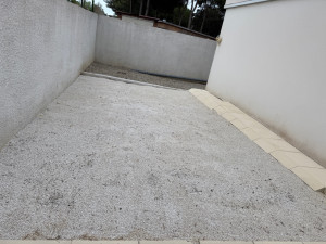 Photo de galerie - Désherbage et pose de geotextile et gravillons
