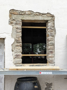 Photo de galerie - Création de fenêtre remonter en pierre 