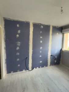 Photo de galerie - Montage de mur en placo plâtre + laine de roche + bandes