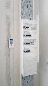 Photo de galerie - Pose d'un tableau électrique. 
