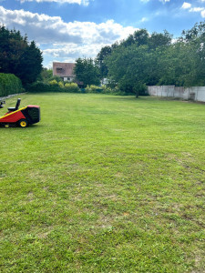 Photo de galerie - Tonte pelouse Nonville