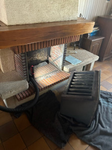 Photo de galerie - Ramonage d’un insert à récupérateur de chaleur sur la commune de Pont-sur-Yonne