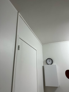 Photo de galerie - Pose de goulotte suite à refection d’installation fibre optique