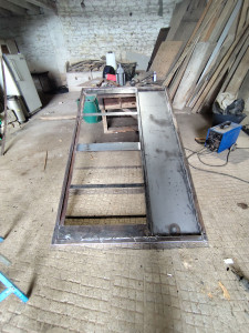 Photo de galerie - Réalisation porte acier sur mesure.