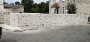 Photo de galerie - Jointoiement de mur en pierre apparente 