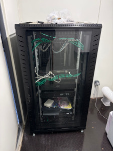 Photo de galerie - Baie informatique avec enregistreur vidéo et sonorisation fait par mes soins 