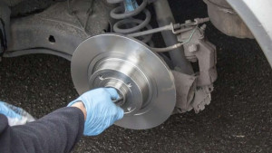 Photo de galerie - Remplacement disques et plaquettes de Freins